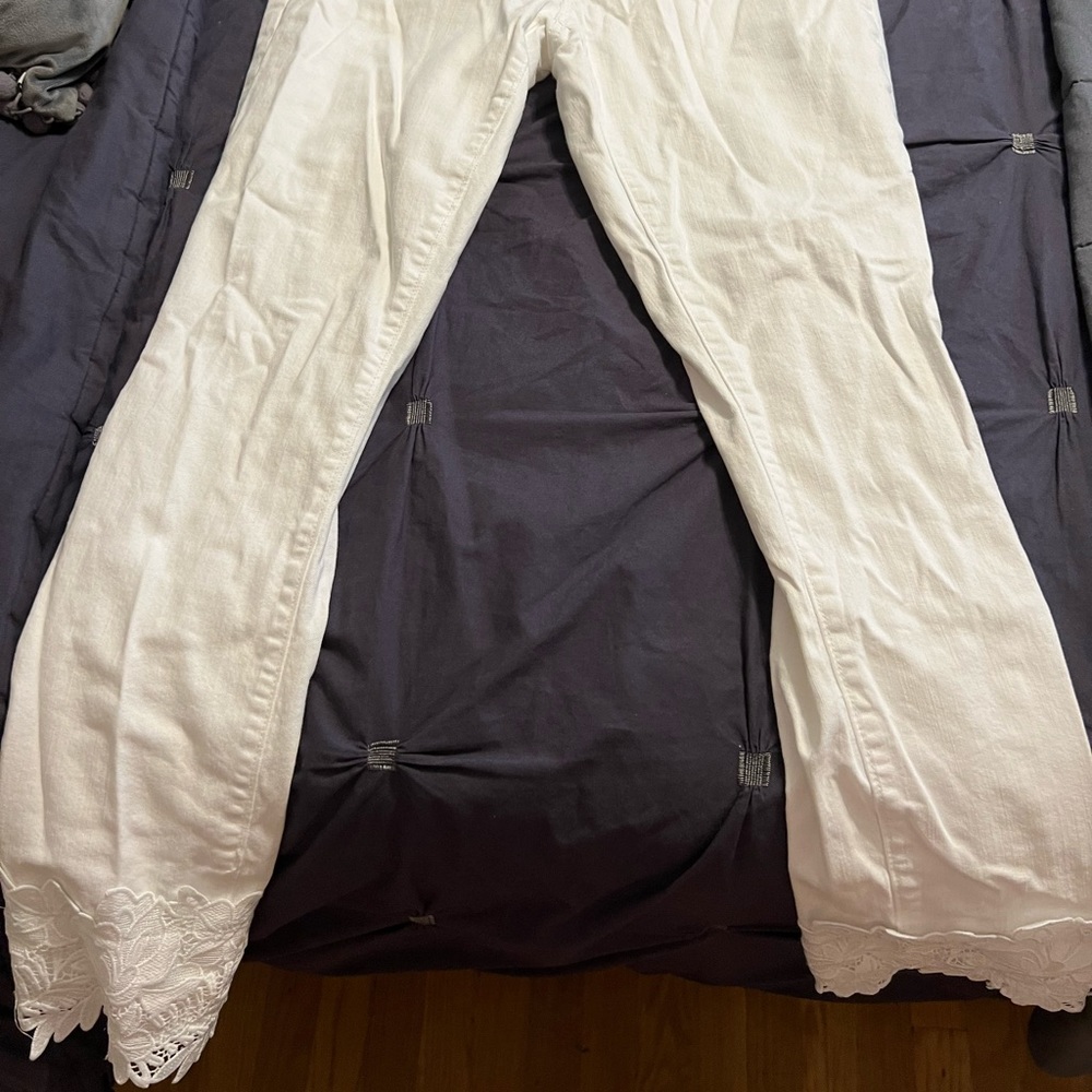 MUST GO BY 8/11: Ann Taylor white skinny ankle jeans